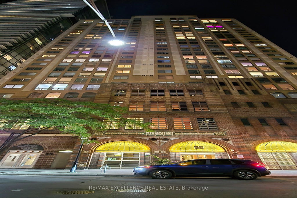 Photo of 25 Grenville Street #809, Toronto, ON M4Y 2X5 (MLS # C13559308)