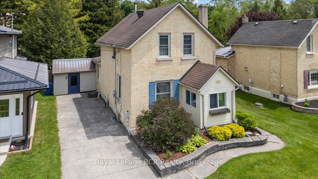 Photo of 865 7th Avenue, Hanover, ON N4N 2K3 (MLS # X13411316)