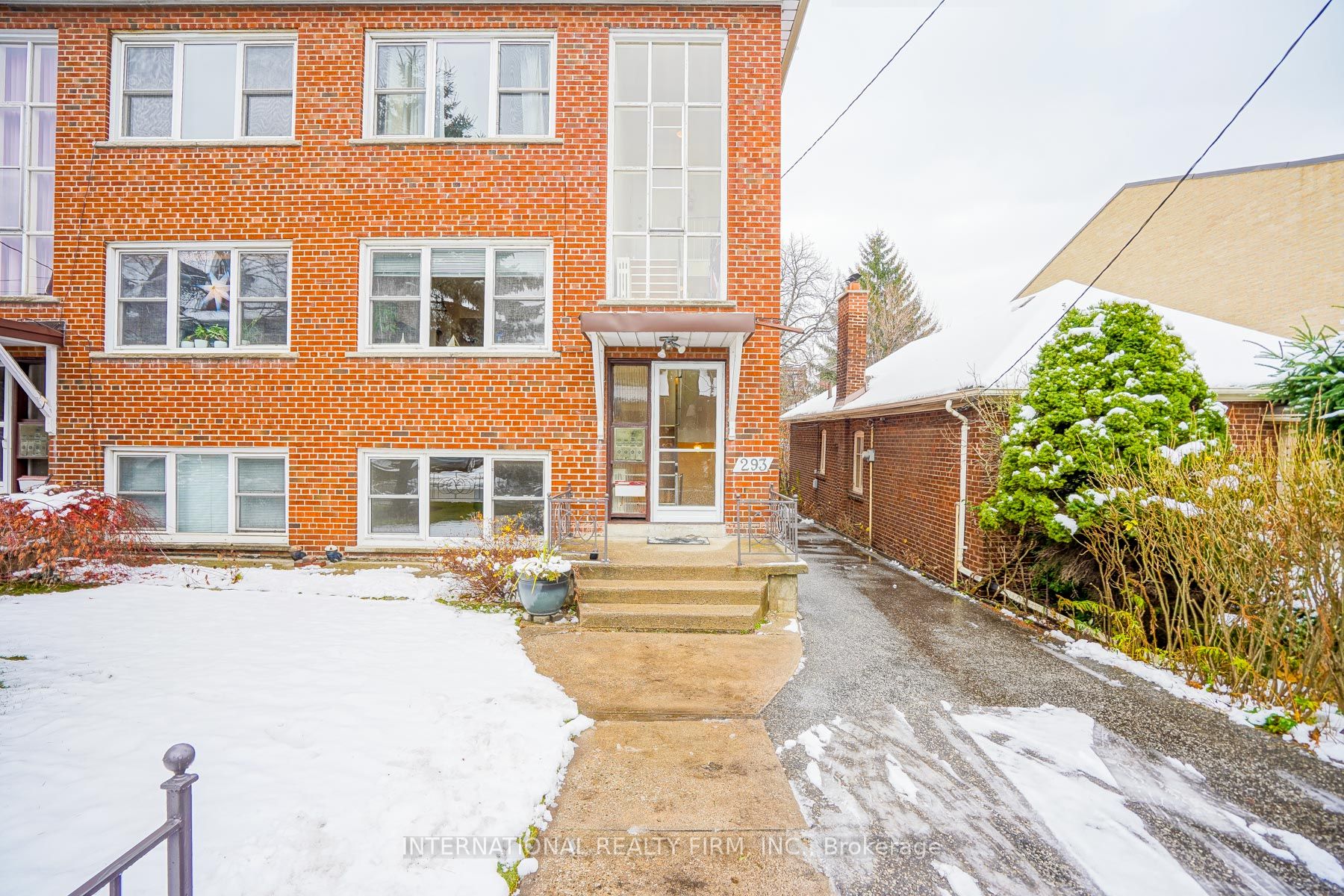 295 Indian Grove W 3