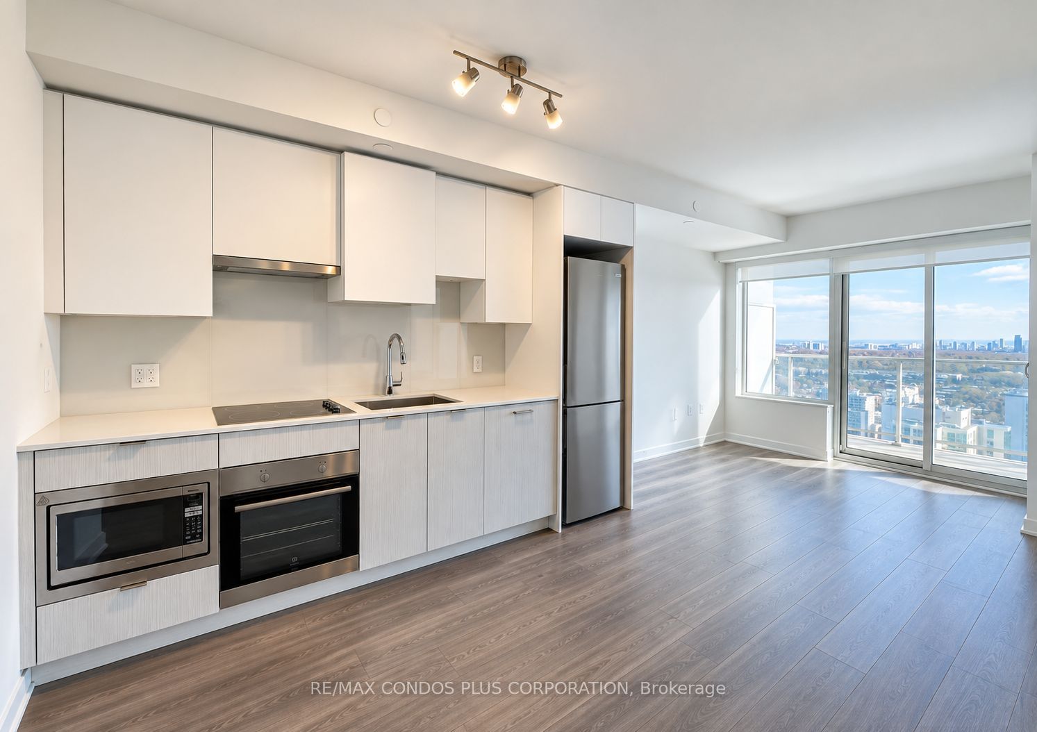 195 Redpath Avenue 3508