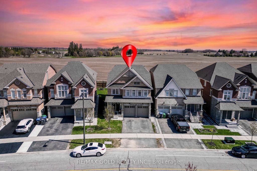 Photo of 129 Bonnieglen Farm Boulevard, Caledon, ON L7C 4B9 (MLS # W13041132)