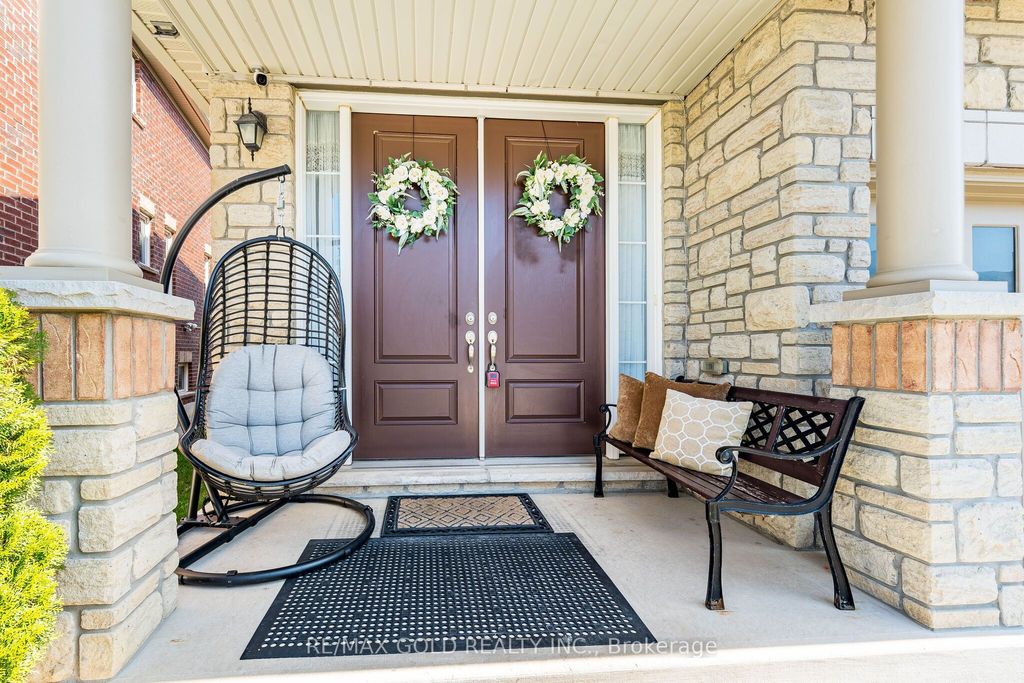 Photo of 129 Bonnieglen Farm Boulevard, Caledon, ON L7C 4B9 (MLS # W13041132)