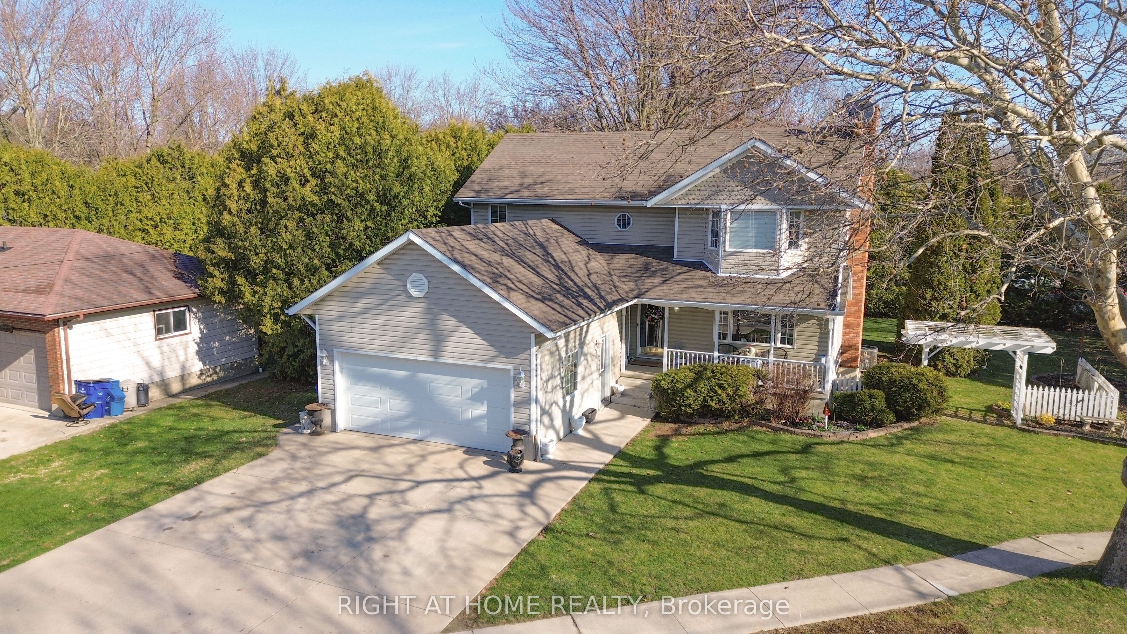 Photo 1 of 42 — 518 Camden Street, Chatham-Kent, ON N0P 1M0