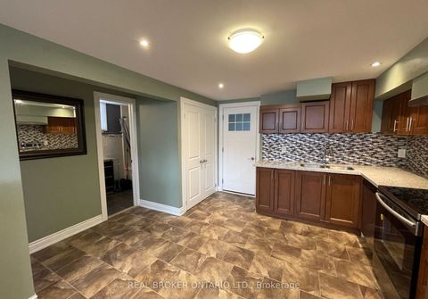 926 Flagship Drive Lower 1 Mississauga ON L4Y 2J4