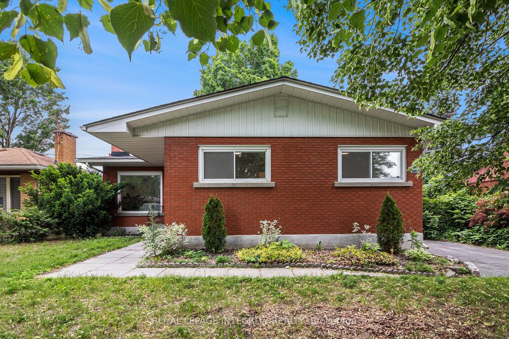 Photo of 2389 Sheldon Avenue N, Parkway Park - Queensway Terrace S and Area, ON K2C 1K4 (MLS # X13052956)