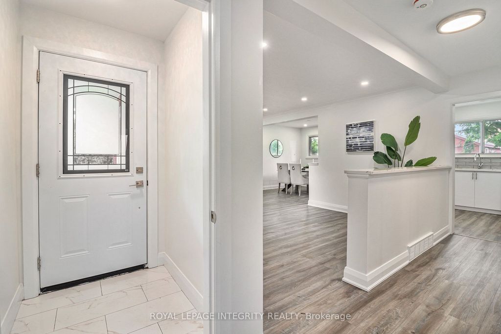 Photo of 2389 Sheldon Avenue N, Parkway Park - Queensway Terrace S and Area, ON K2C 1K4 (MLS # X13052956)