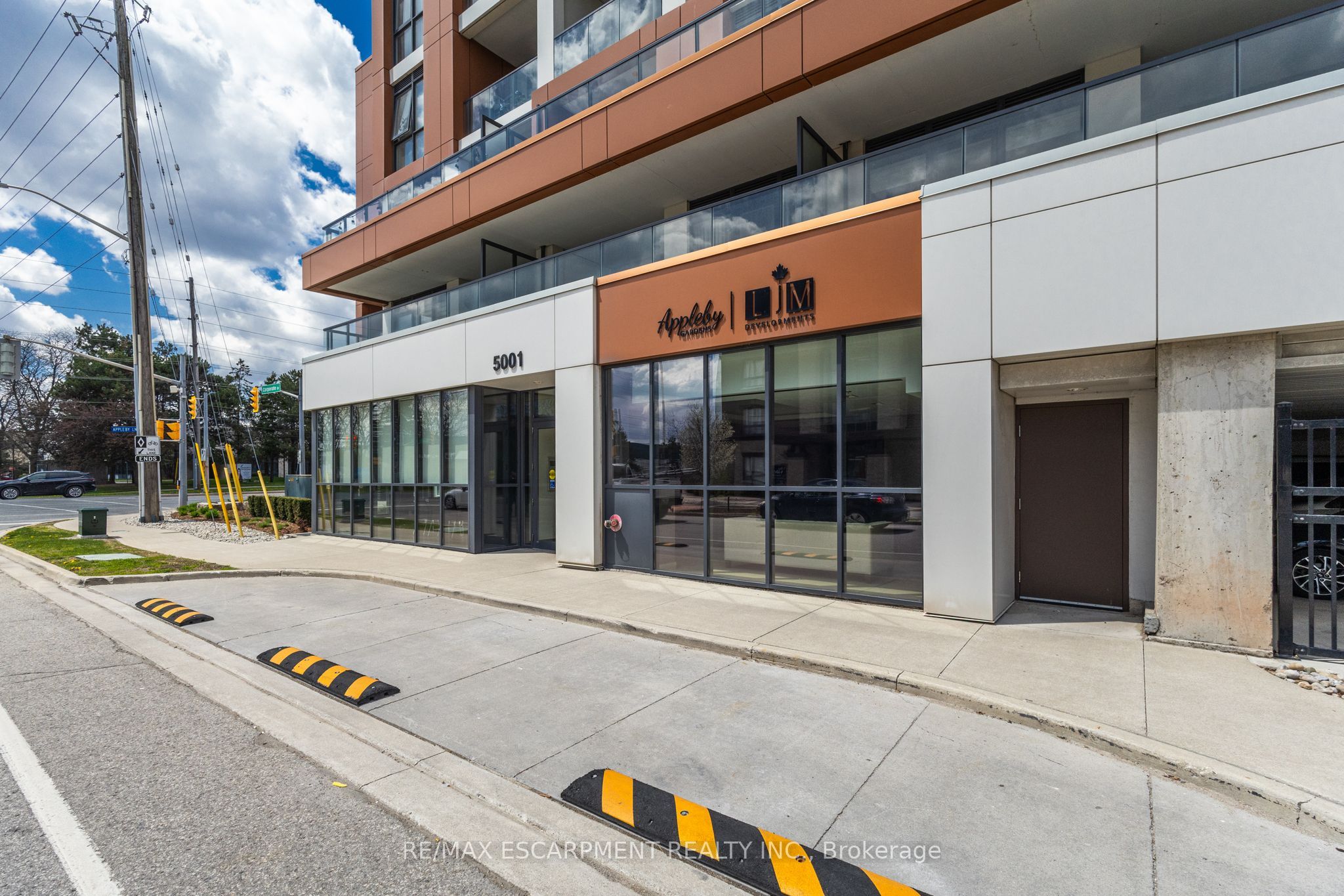 5001 Corporate Drive 204