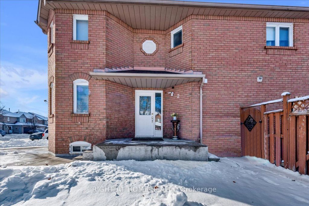 Photo of 2 Wooliston Crescent, Brampton, ON L6Y 4J3 (MLS # W12631612)
