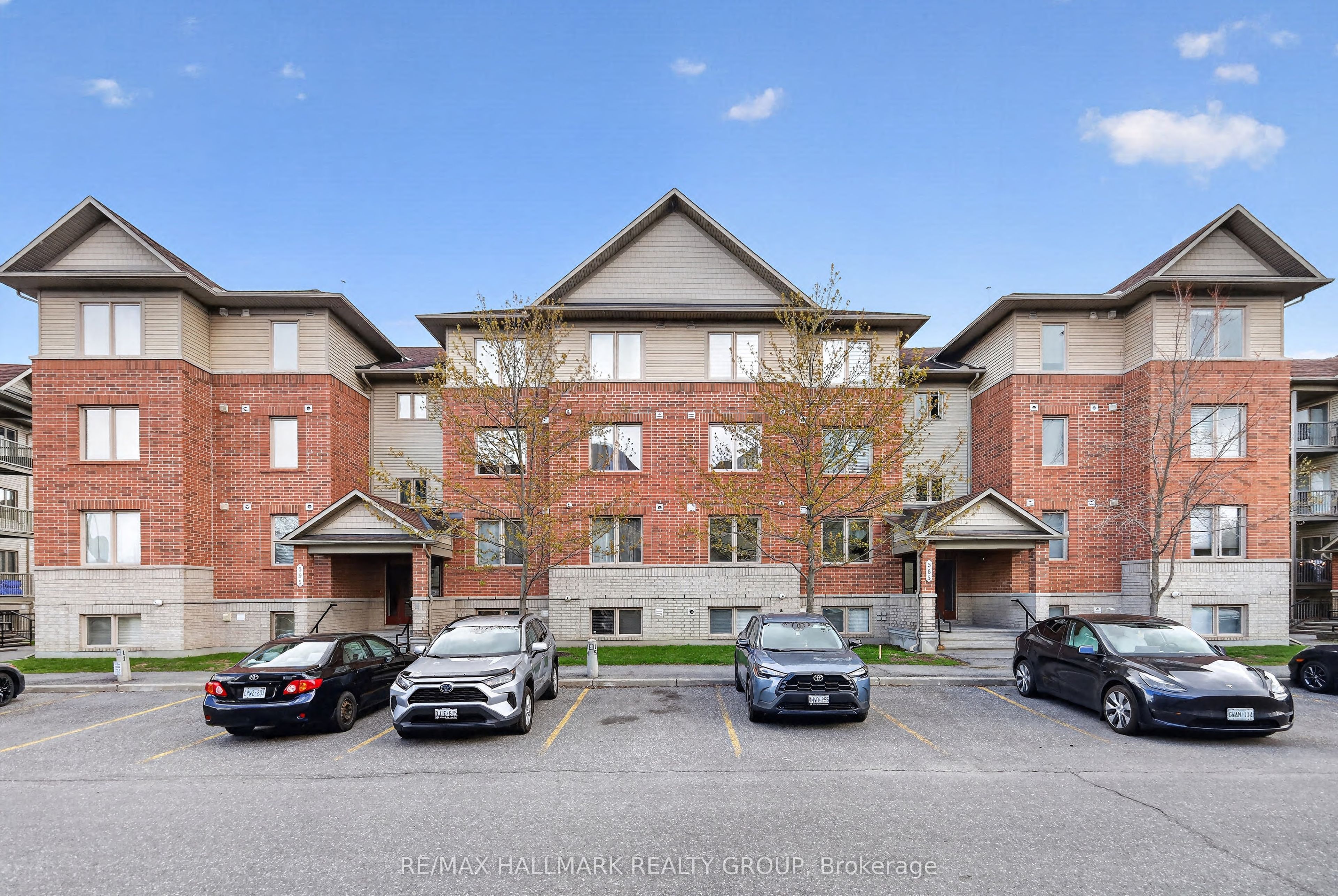 Photo 1 of 48 — 585 Stonefield Private 3, Barrhaven, ON K2G 4R5