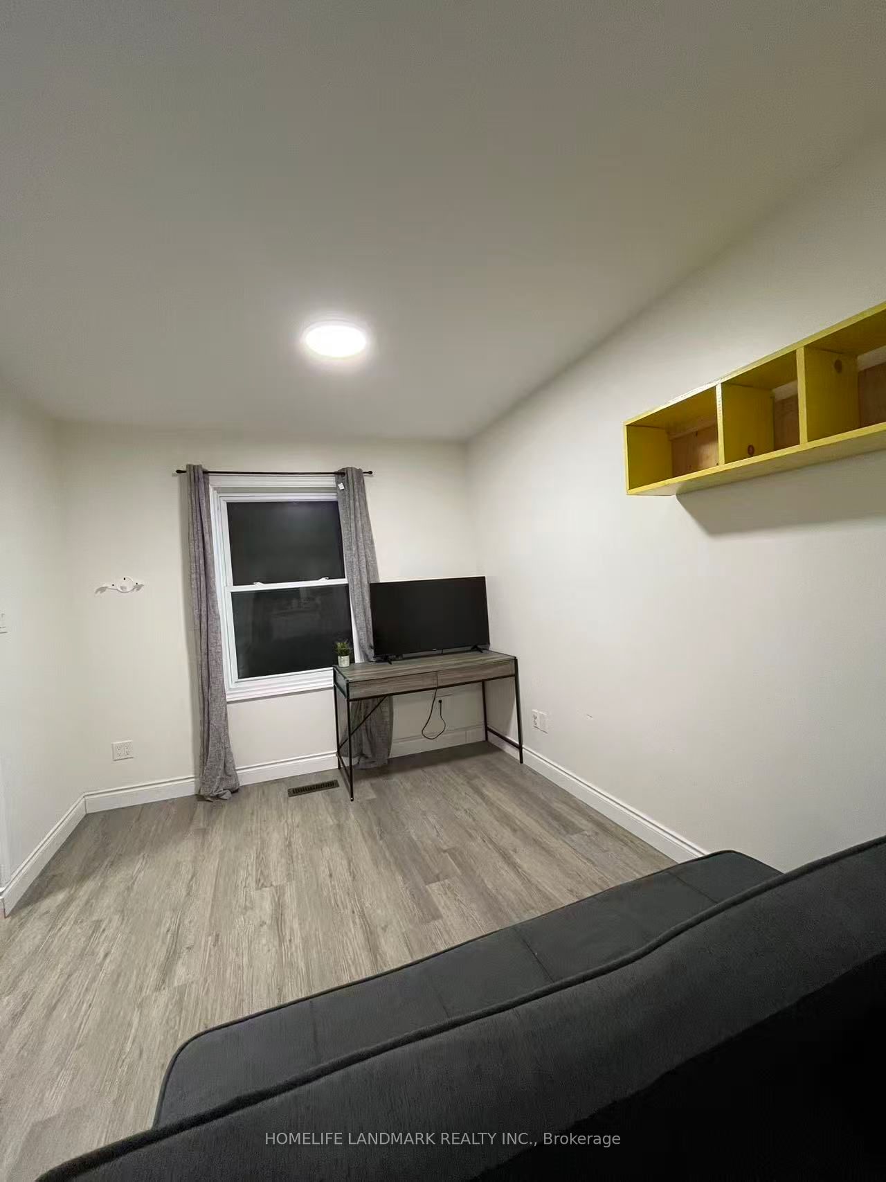 16 Queensdale Avenue