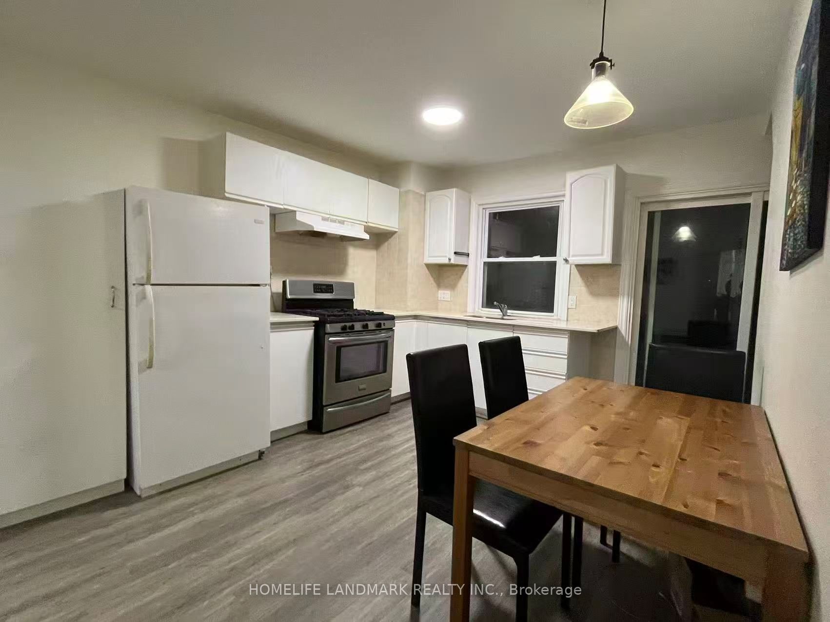 16 Queensdale Avenue