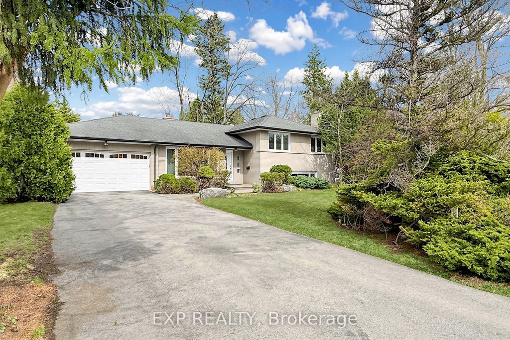 Photo of 261 Pinehurst Drive, Oakville, ON L6J 4X2 (MLS # W13004970)