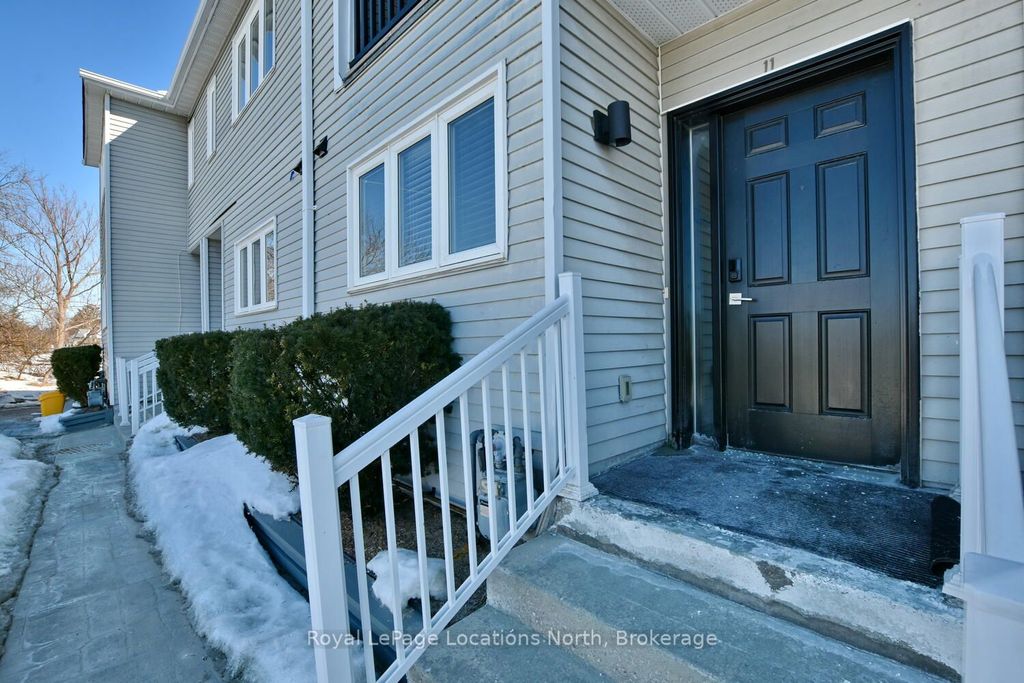 Photo of 11 Spruce St Street, Wasaga Beach, ON L9Z 2L4 (MLS # S12860414)