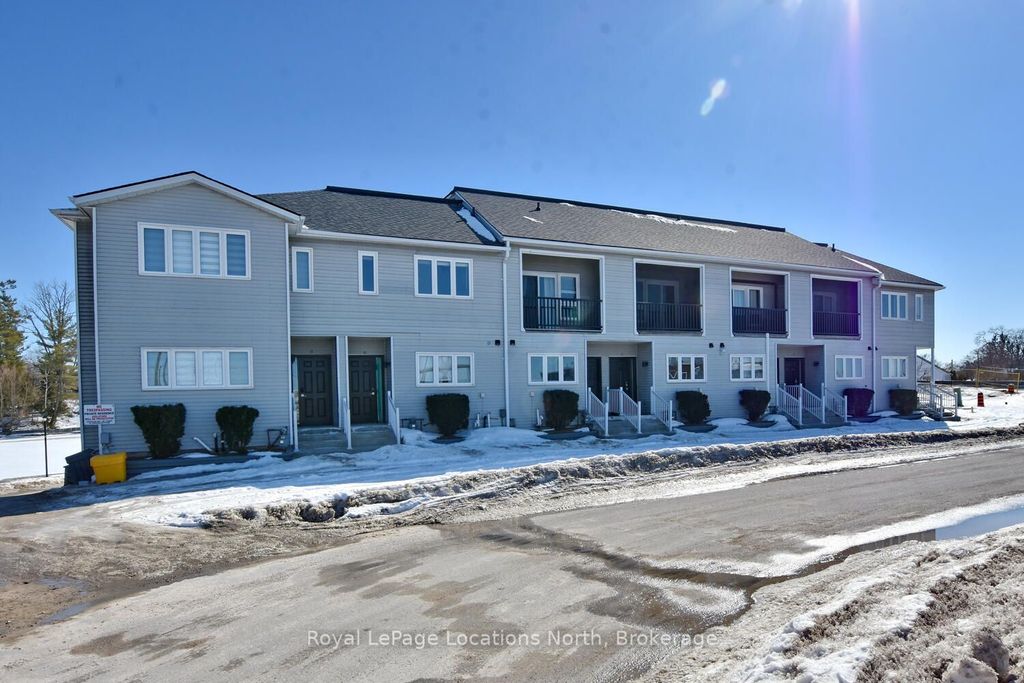 Photo of 11 Spruce St Street, Wasaga Beach, ON L9Z 2L4 (MLS # S12860414)