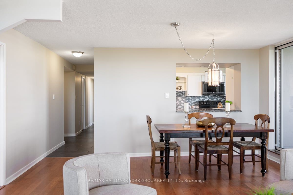 50 Inverlochy Boulevard 810
