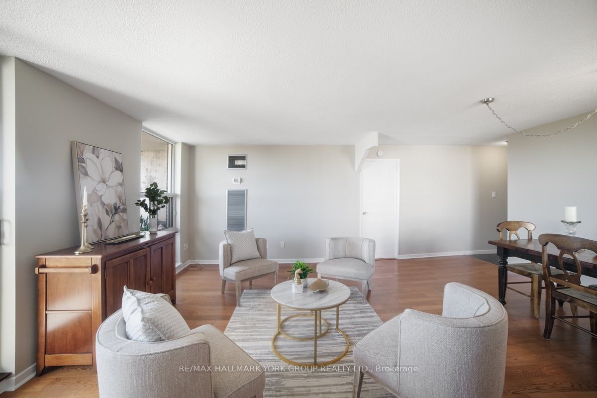 50 Inverlochy Boulevard 810