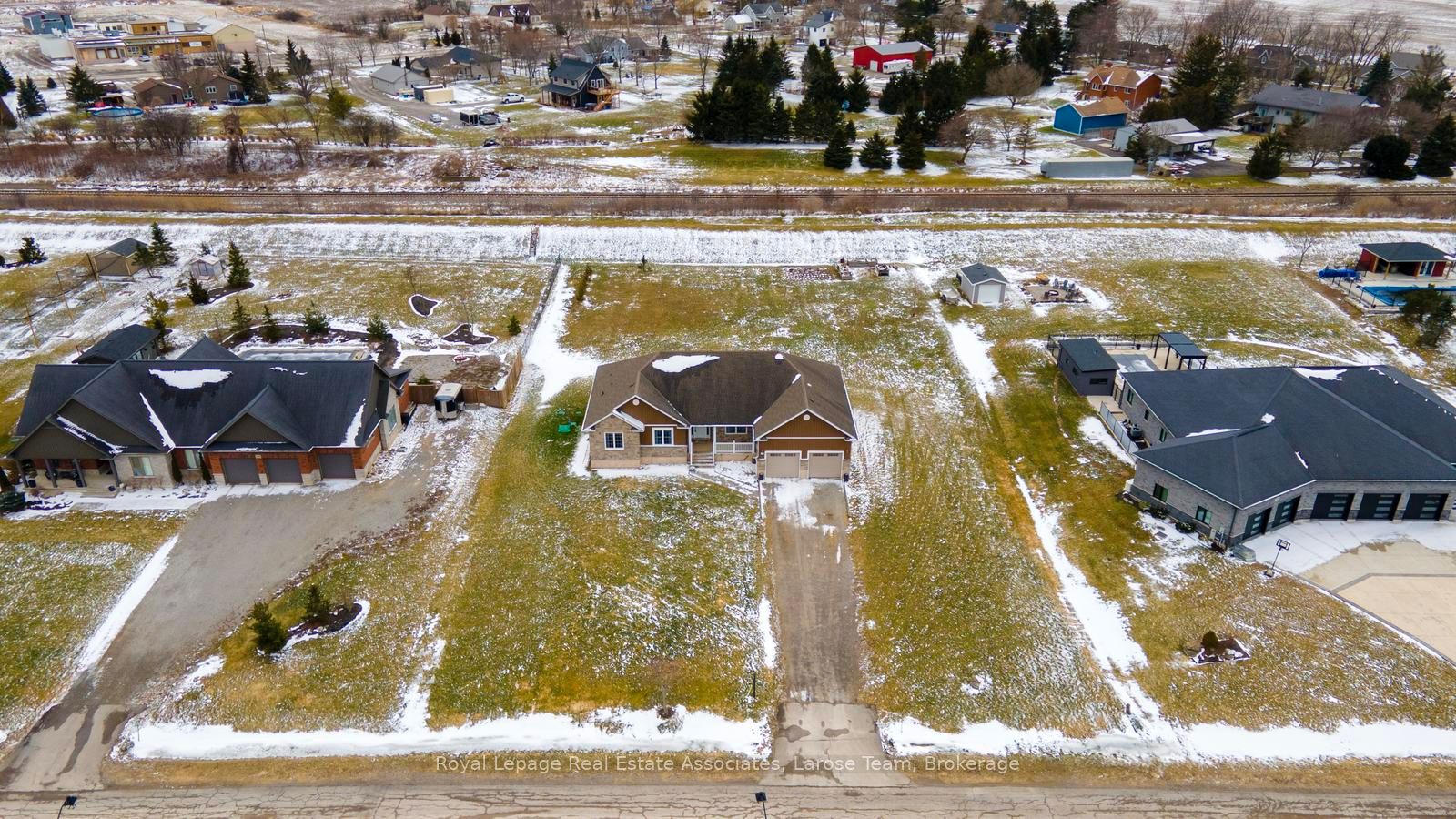 5484 Attema Crescent