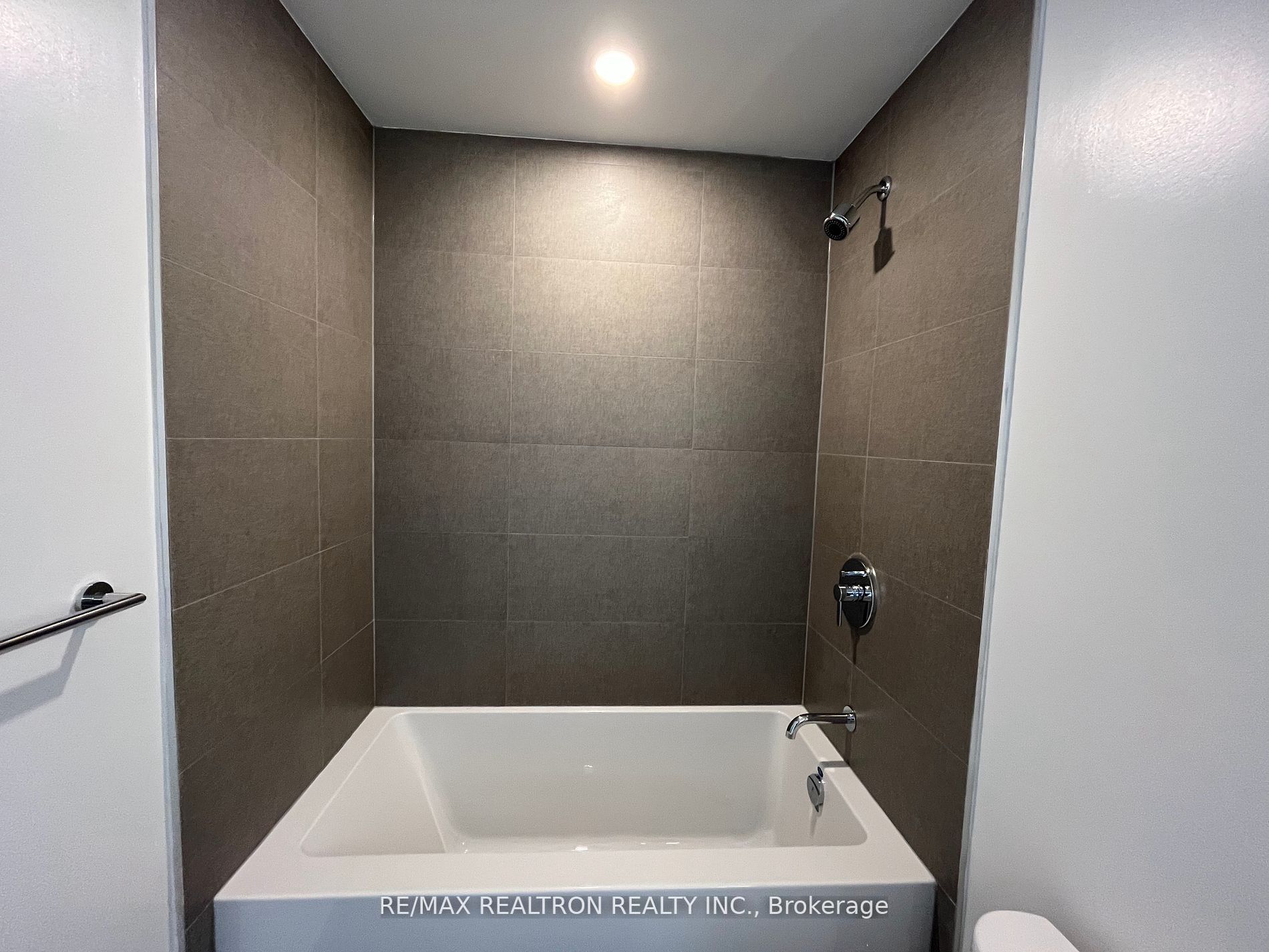 270 Dufferin Street 602