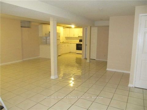 33 Kingsplate Crescent Toronto ON M9W 6X5