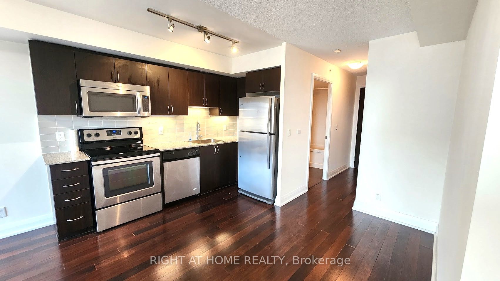 372 Highway 7 Street E 915