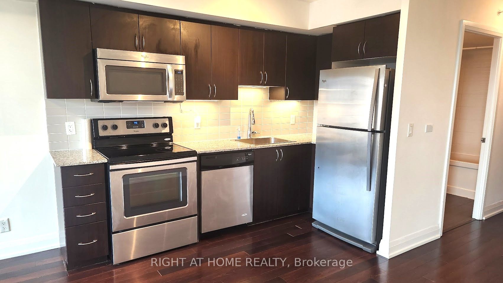 372 Highway 7 Street E 915