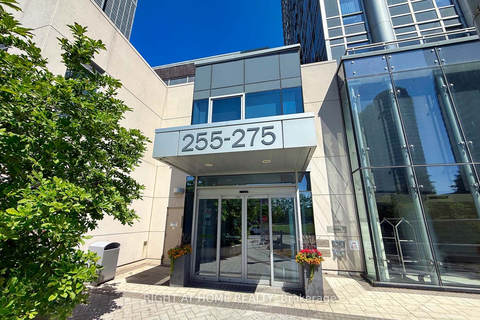 255 Village Green Square 606