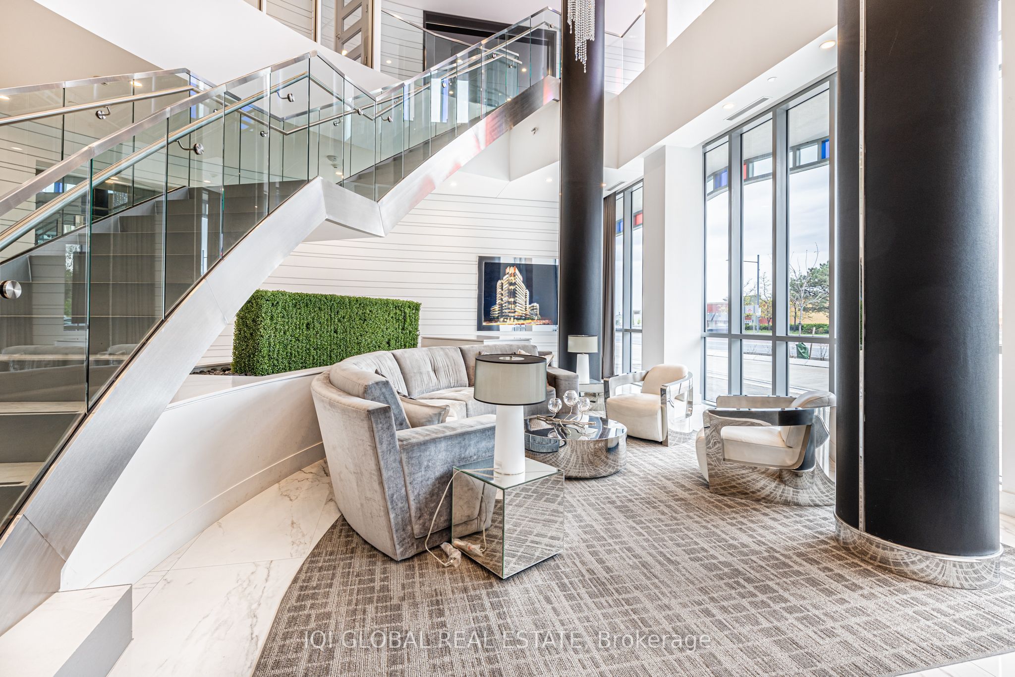 9471 Yonge Street 301