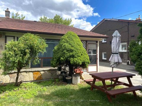 3 Benton Street Brampton ON L6W 3B8