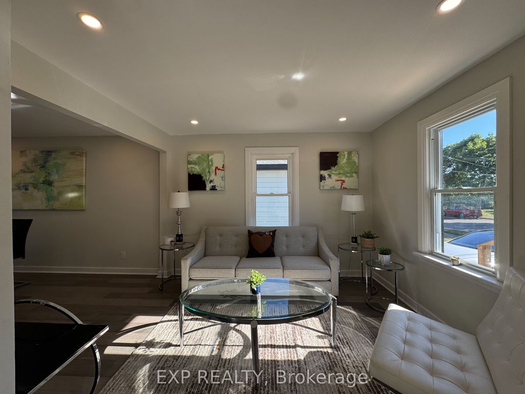 Photo of 260 Wallace Avenue S, Welland, ON L3B 1R6 (MLS # X12701938)