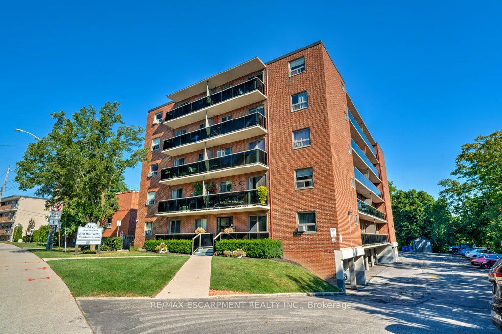 Photo of 2373 King Street E #17, Hamilton, ON L8K 1X9 (MLS # X13428754)
