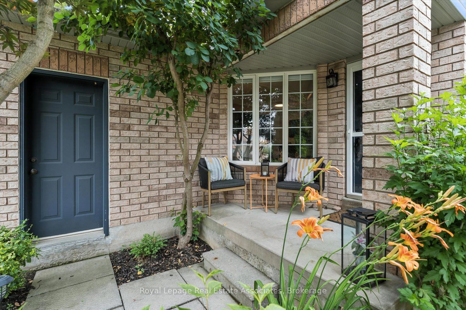 151 Mowat Crescent