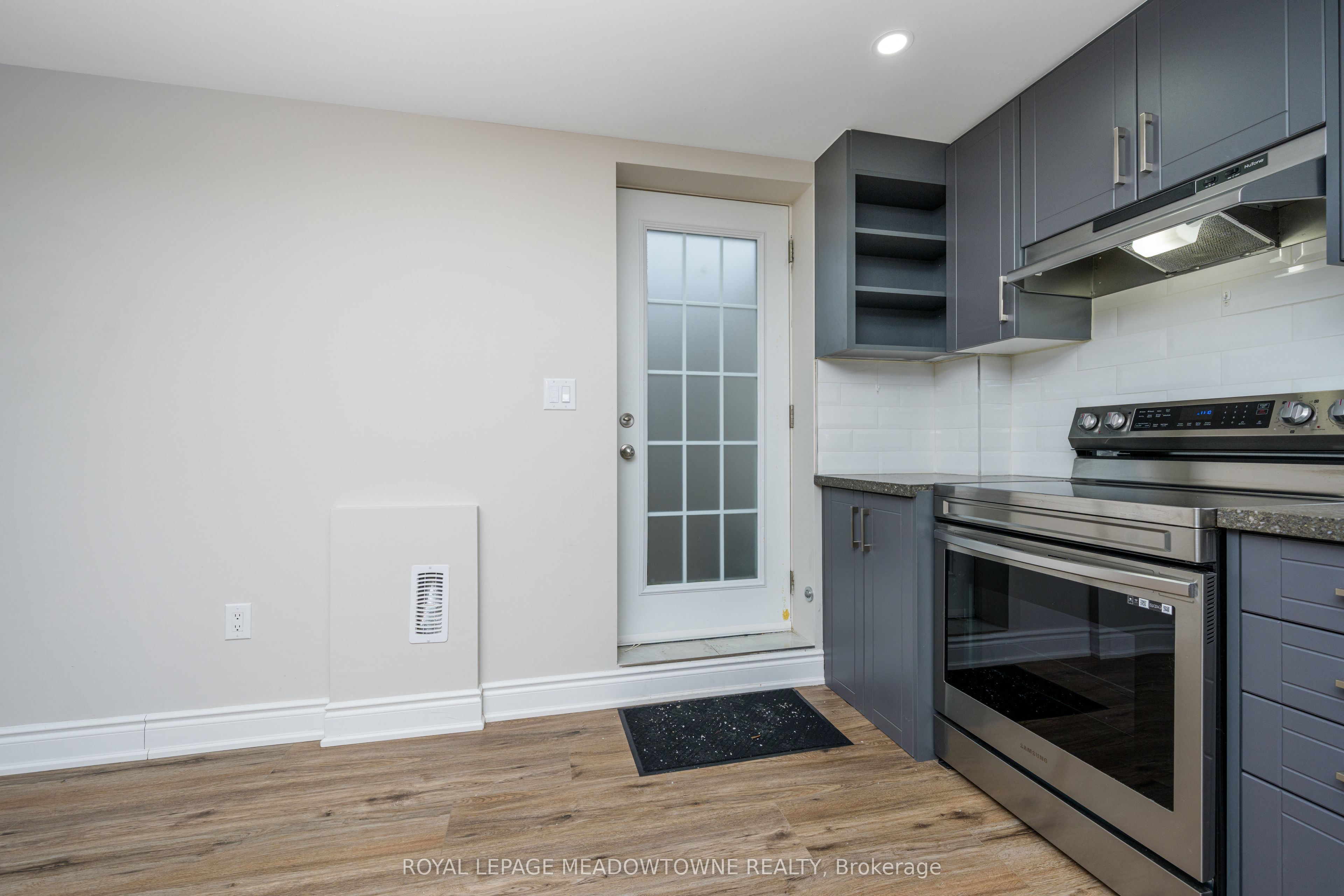 54 Meadowglen Boulevard Bsmt