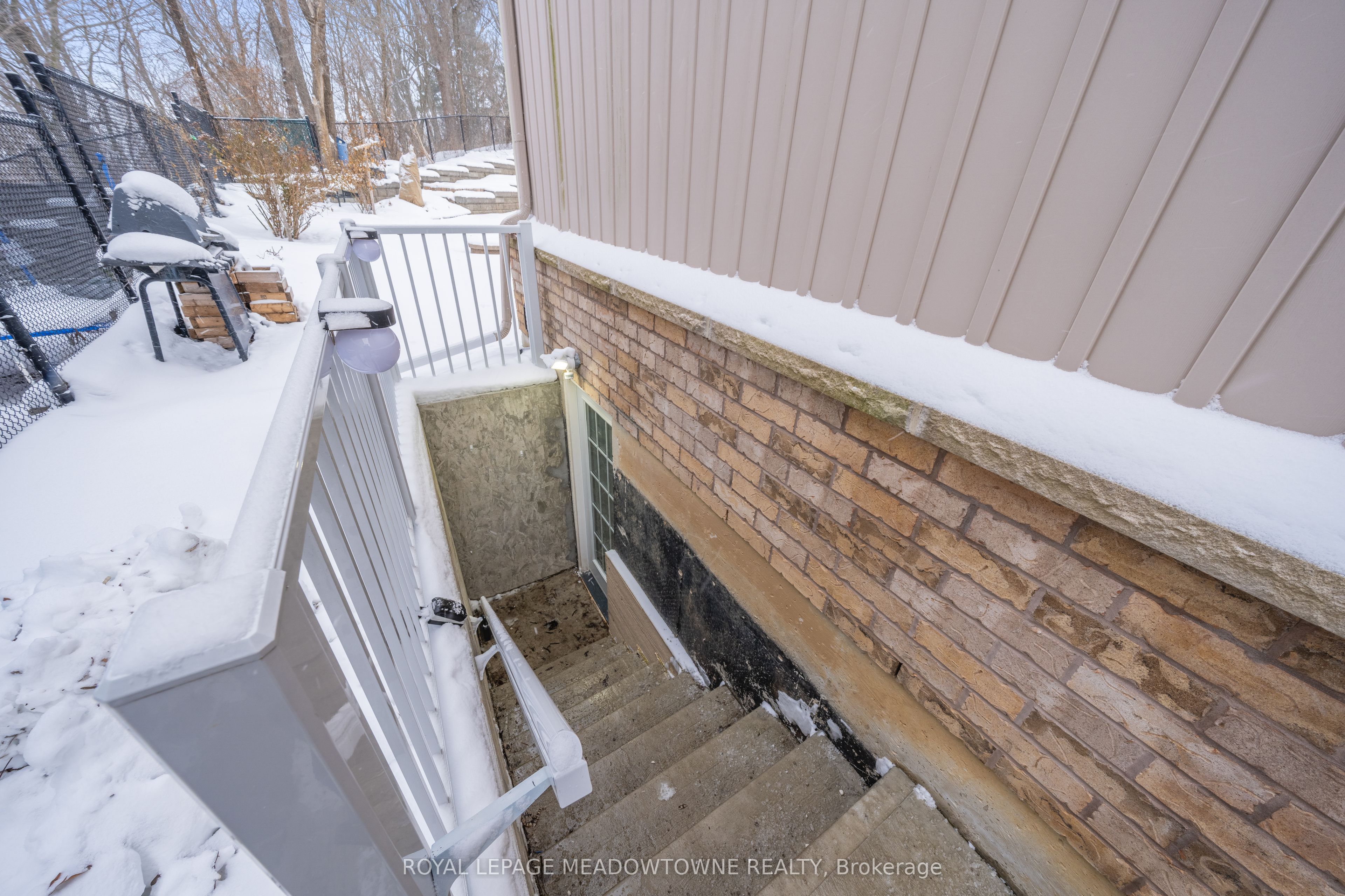54 Meadowglen Boulevard Bsmt