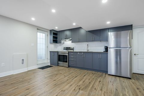 54 Meadowglen Boulevard Bsmt Halton Hills ON L7G 6J7