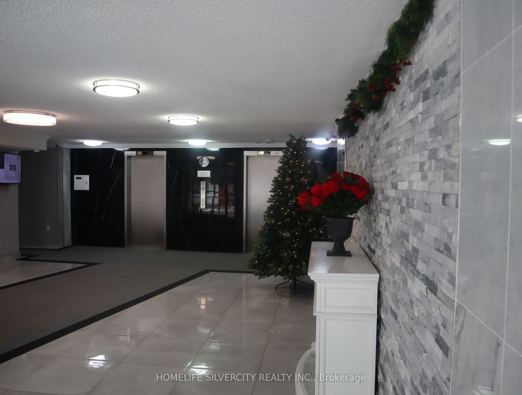 Photo of 4 W Kings Cross Road #2009, Brampton, ON L6T 3X8 (MLS # W12549762)