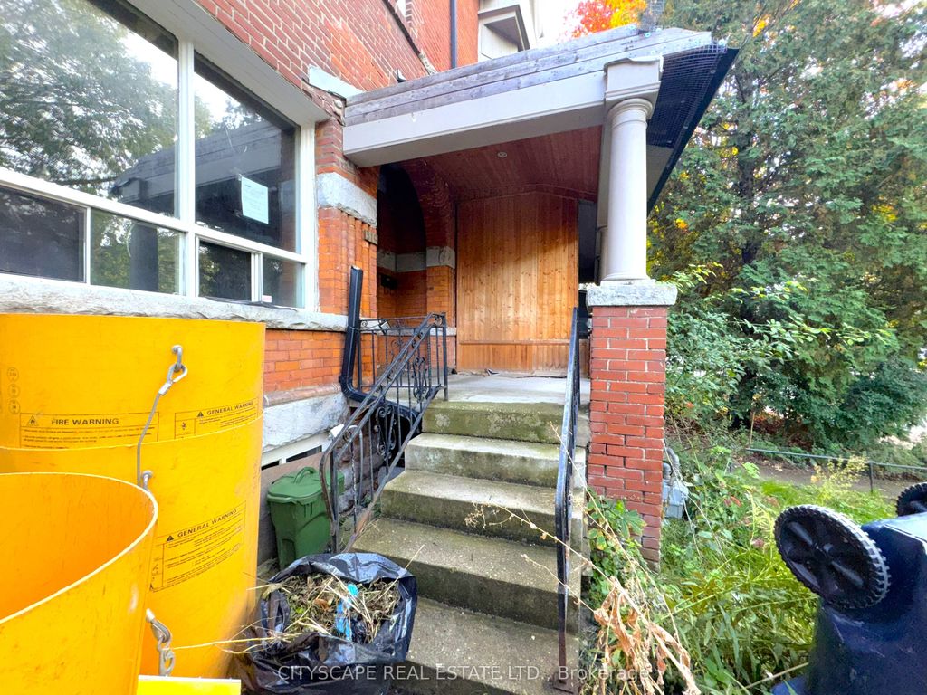 Photo of 319 Crawford Street, Toronto, ON M6J 2V7 (MLS # C12478321)