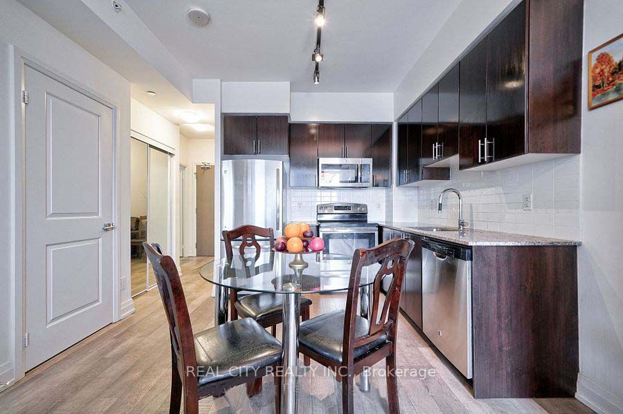 7167 Yonge Street 407