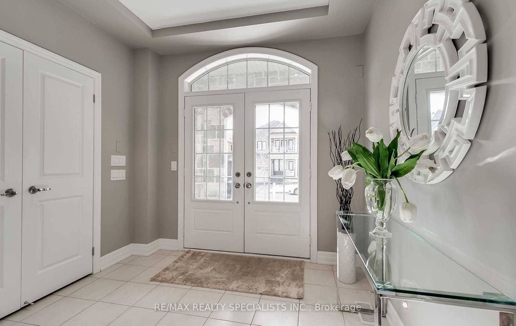 Photo of 19 Dancing Waters Road, Brampton, ON L6Y 6B5 (MLS # W12933768)