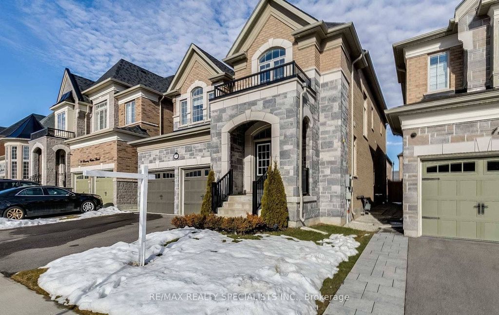 Photo of 19 Dancing Waters Road, Brampton, ON L6Y 6B5 (MLS # W12933768)