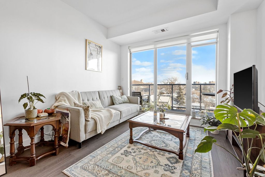 Photo of 7 MARQUETTE Avenue #410, Vanier and Kingsview Park, ON K1L 8A7 (MLS # X12607972)