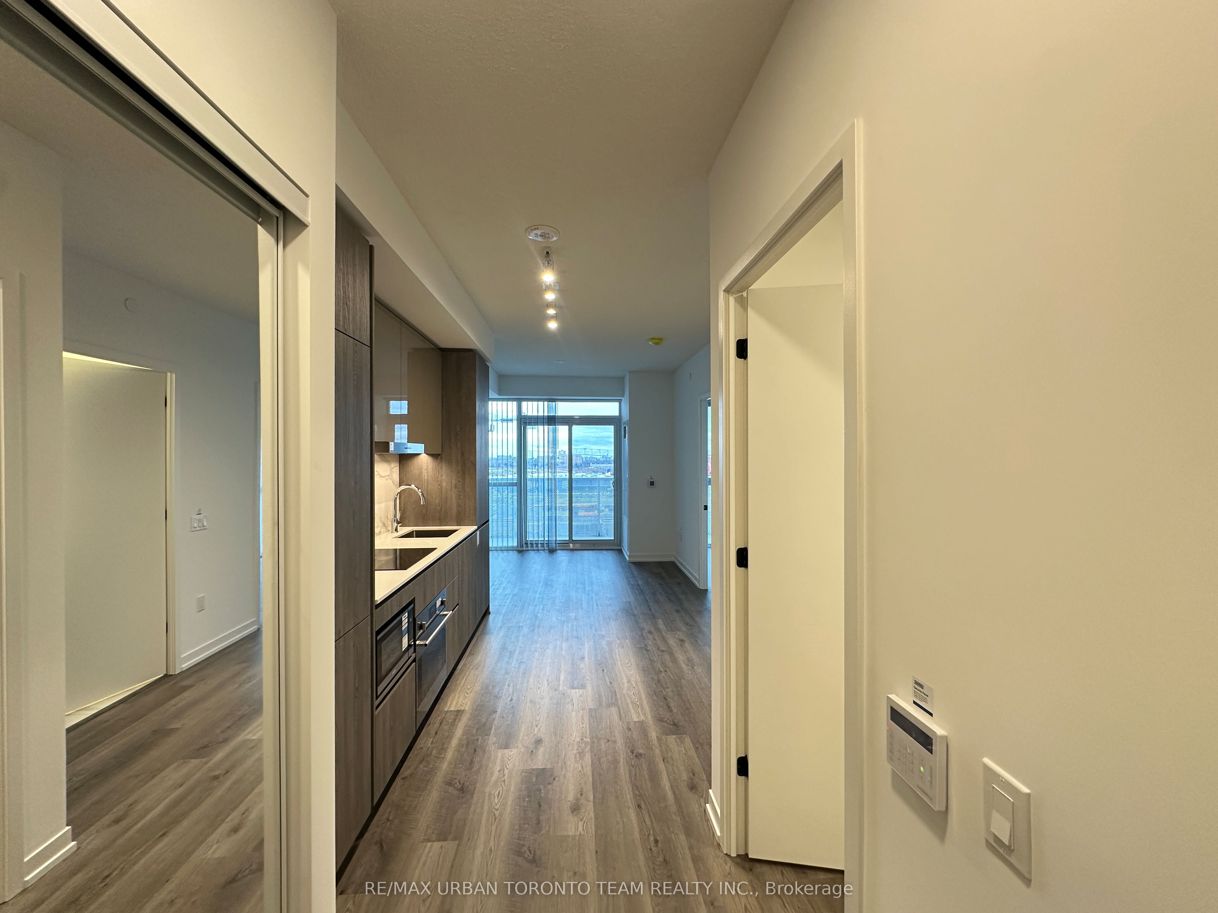 8 Interchange Way 1011