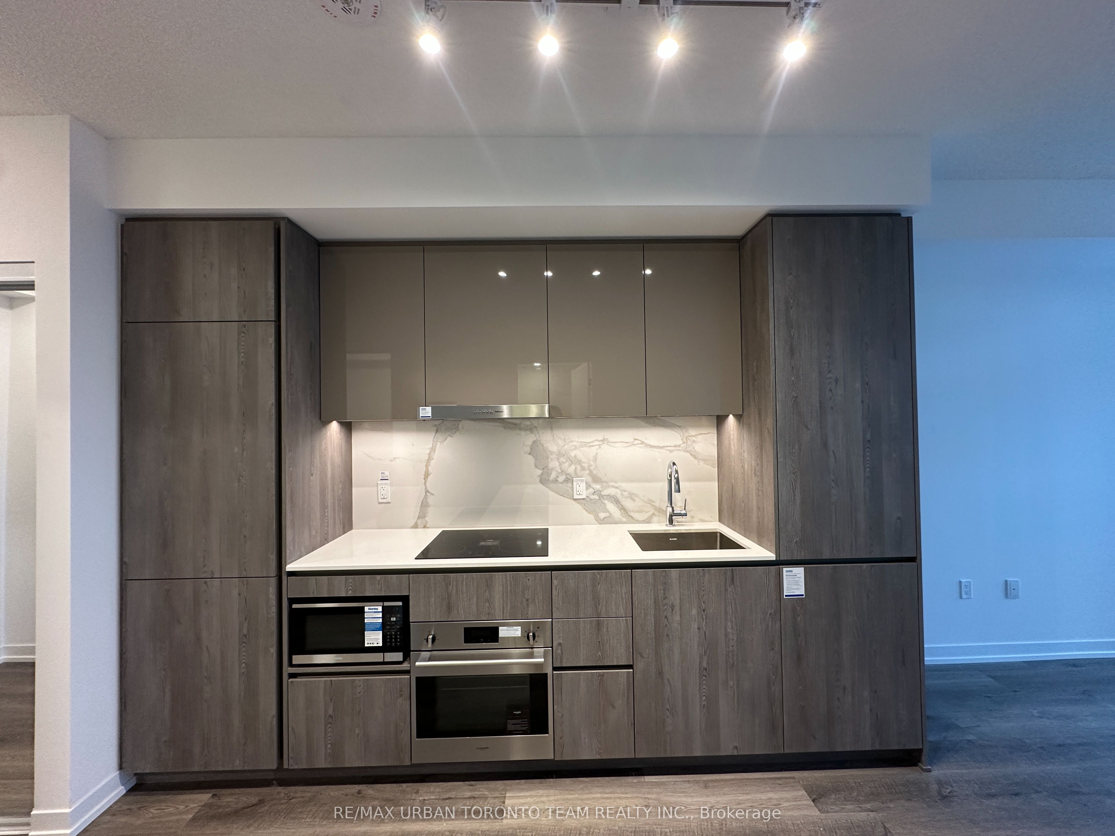 8 Interchange Way 1011