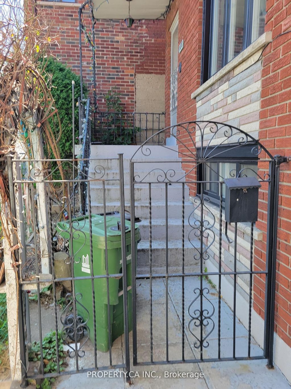 Photo of 2098 Dufferin Street, Toronto, ON M6E 3R7 (MLS # W12451412)