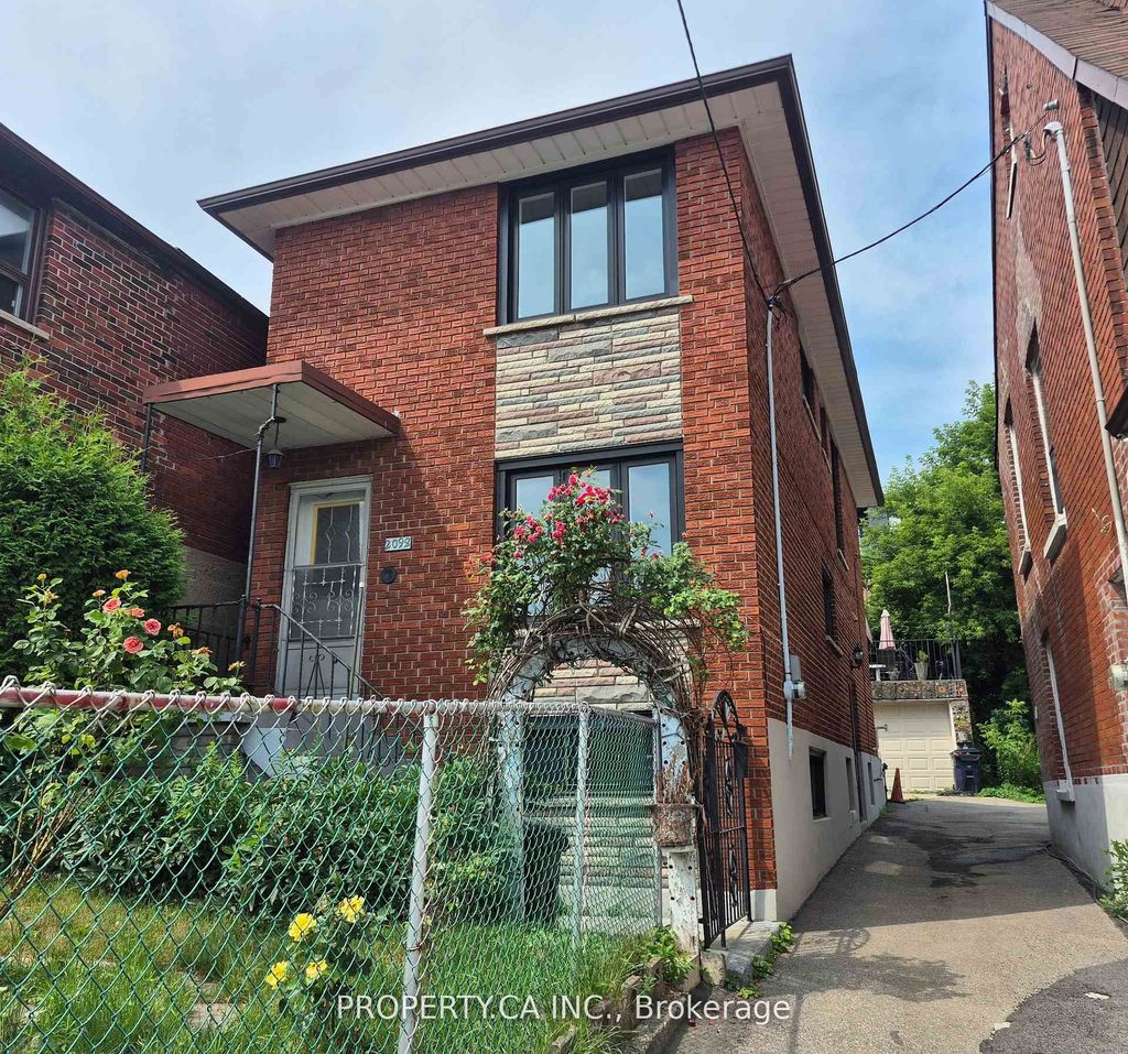 Photo of 2098 Dufferin Street, Toronto, ON M6E 3R7 (MLS # W12451412)