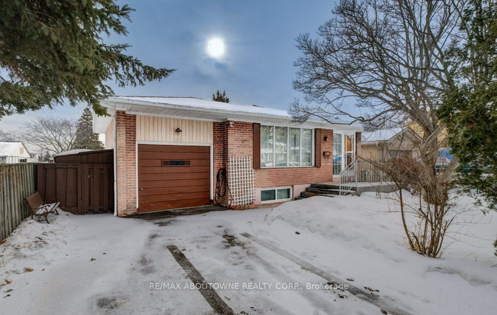 Photo of 1245 Tyneburn Crescent, Mississauga, ON L4X 1P4 (MLS # W12804848)