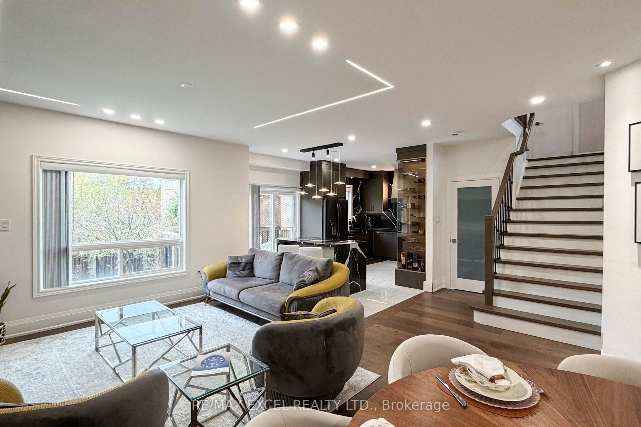 384 Old Colony Road