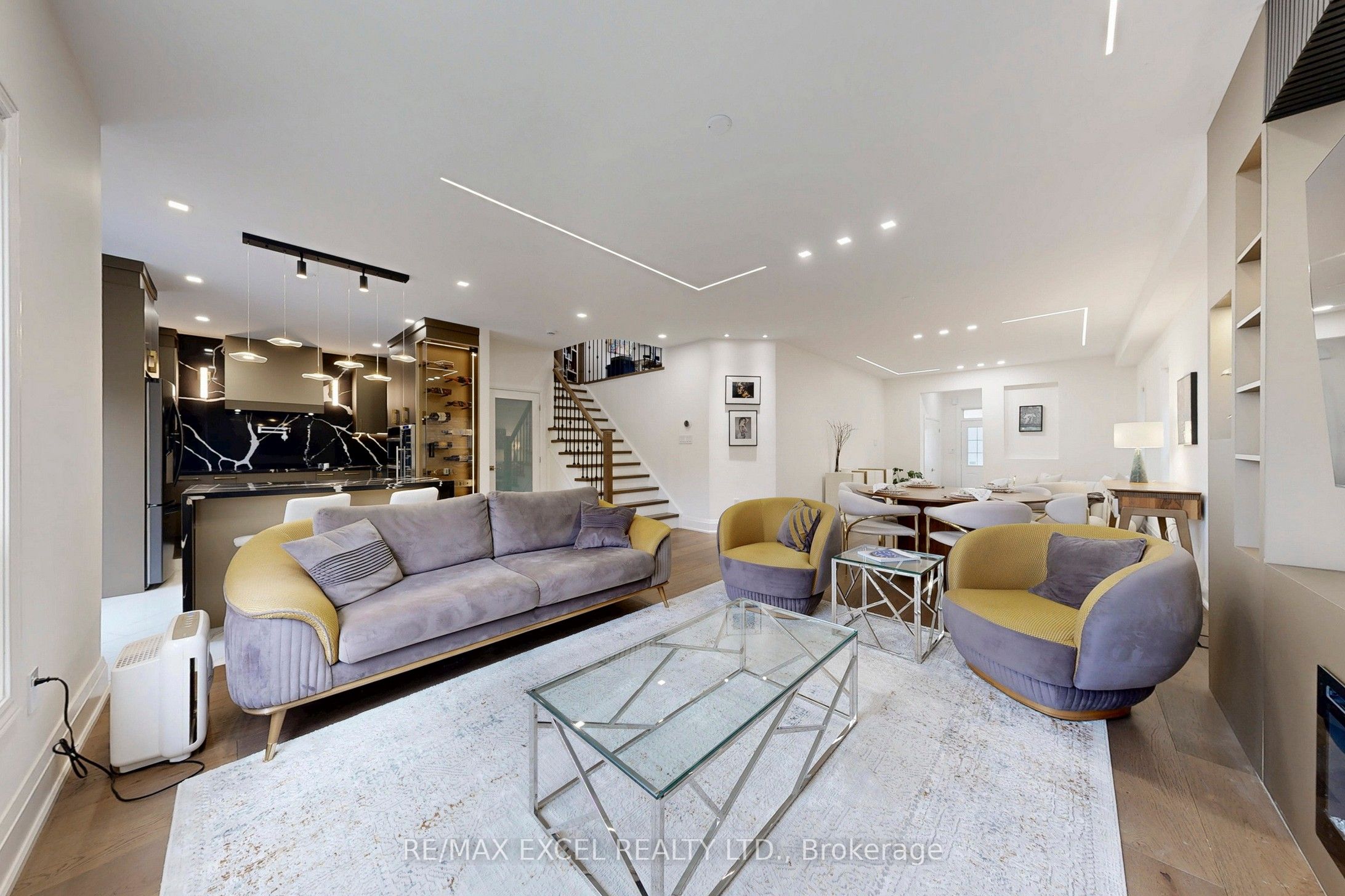 384 Old Colony Road