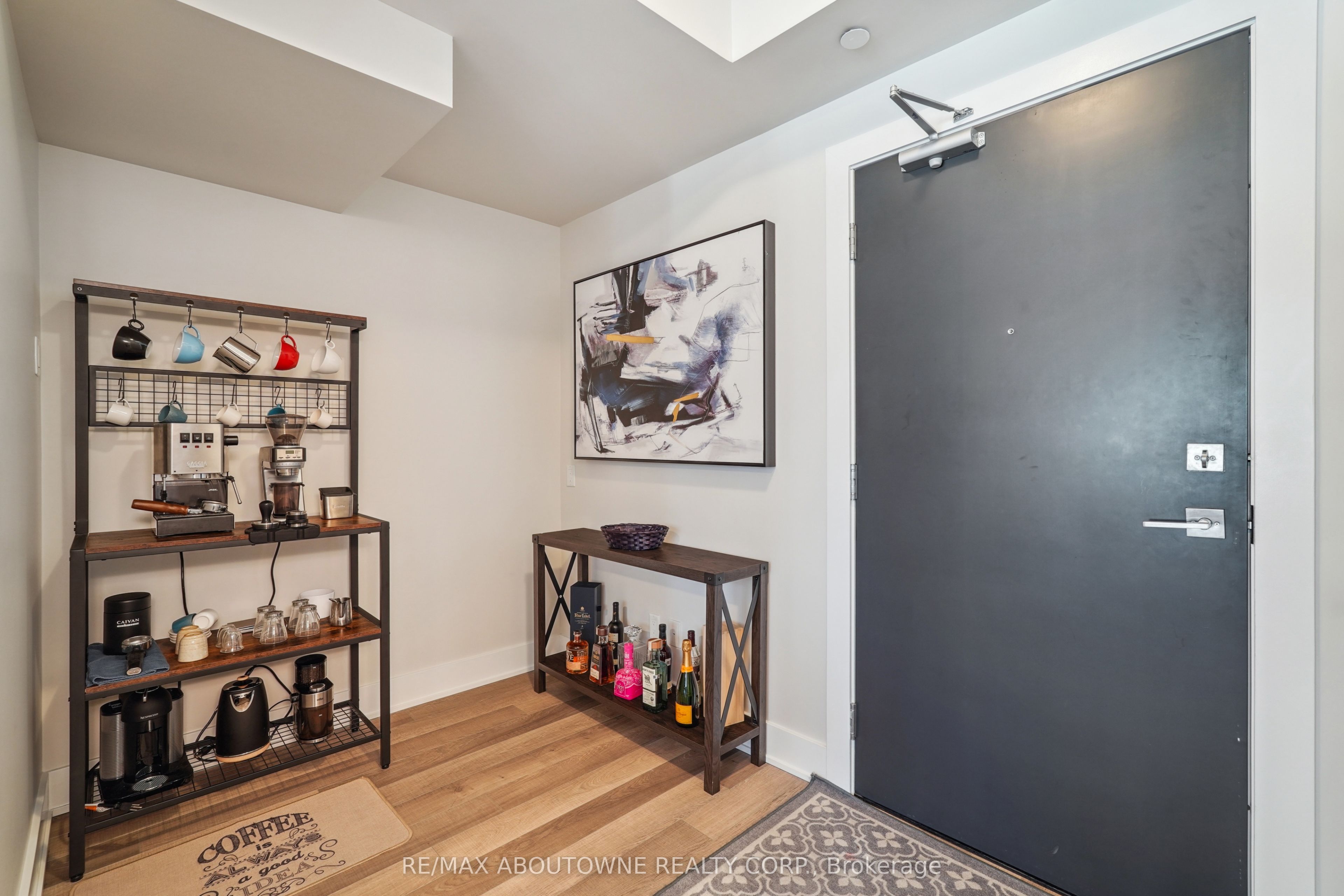 5260 Dundas Street C204