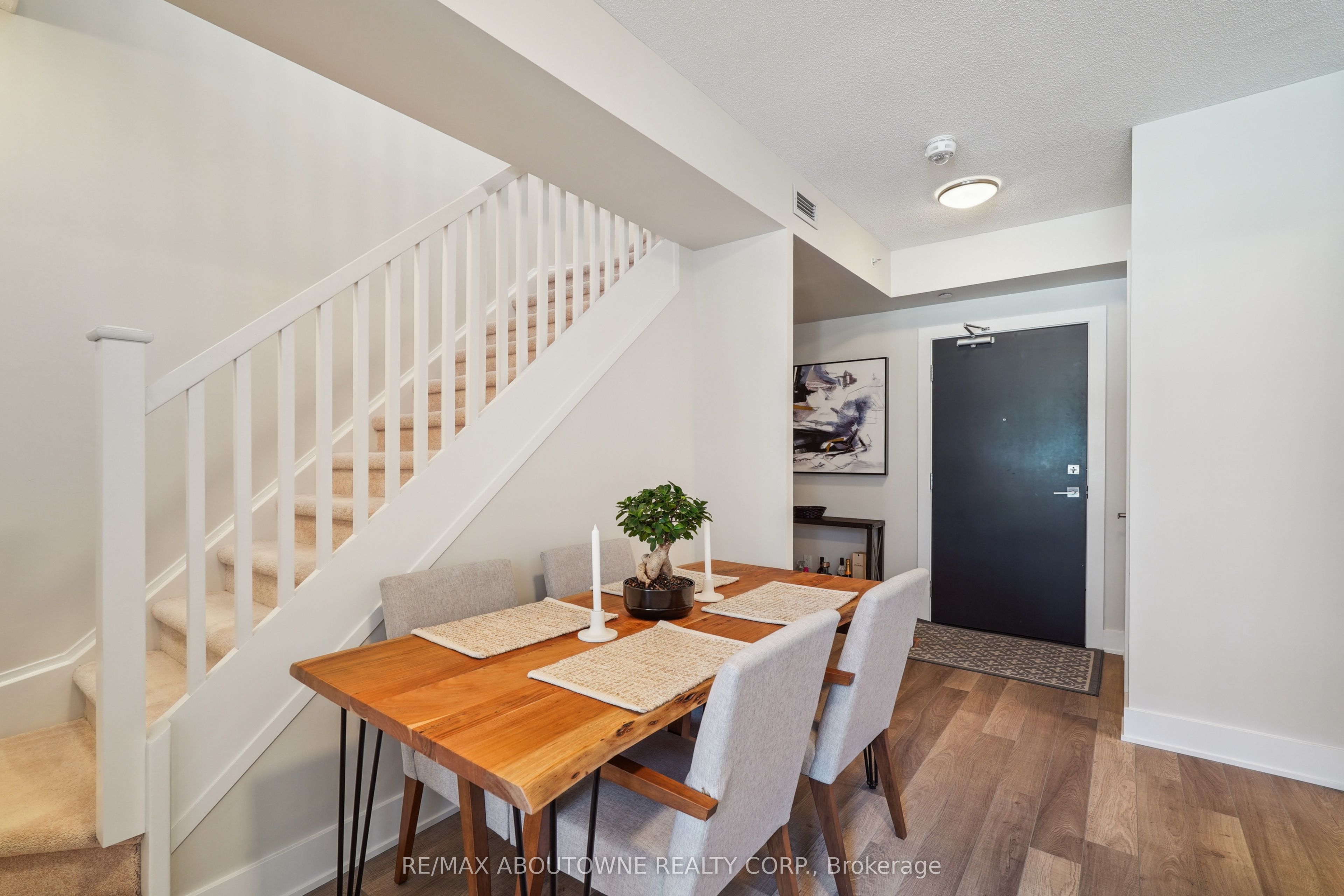 5260 Dundas Street C204