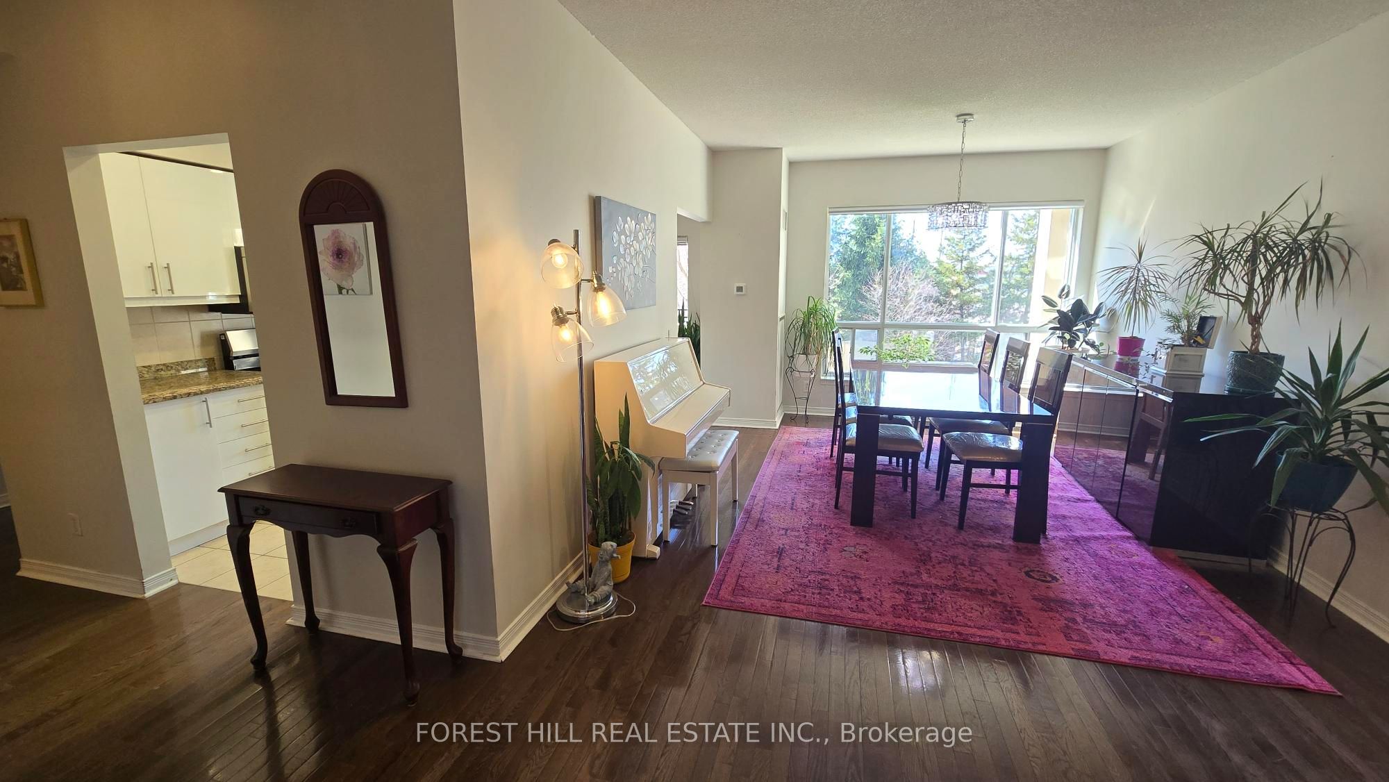 1 Maison Parc Court 212